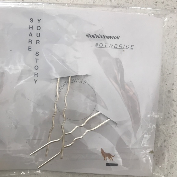 BNWT Olivia the Wolf Agnes hairpins - Picture 3 of 3
